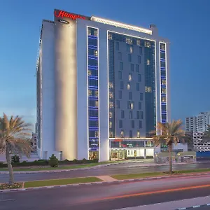 Hampton By Hilton Airport Отель