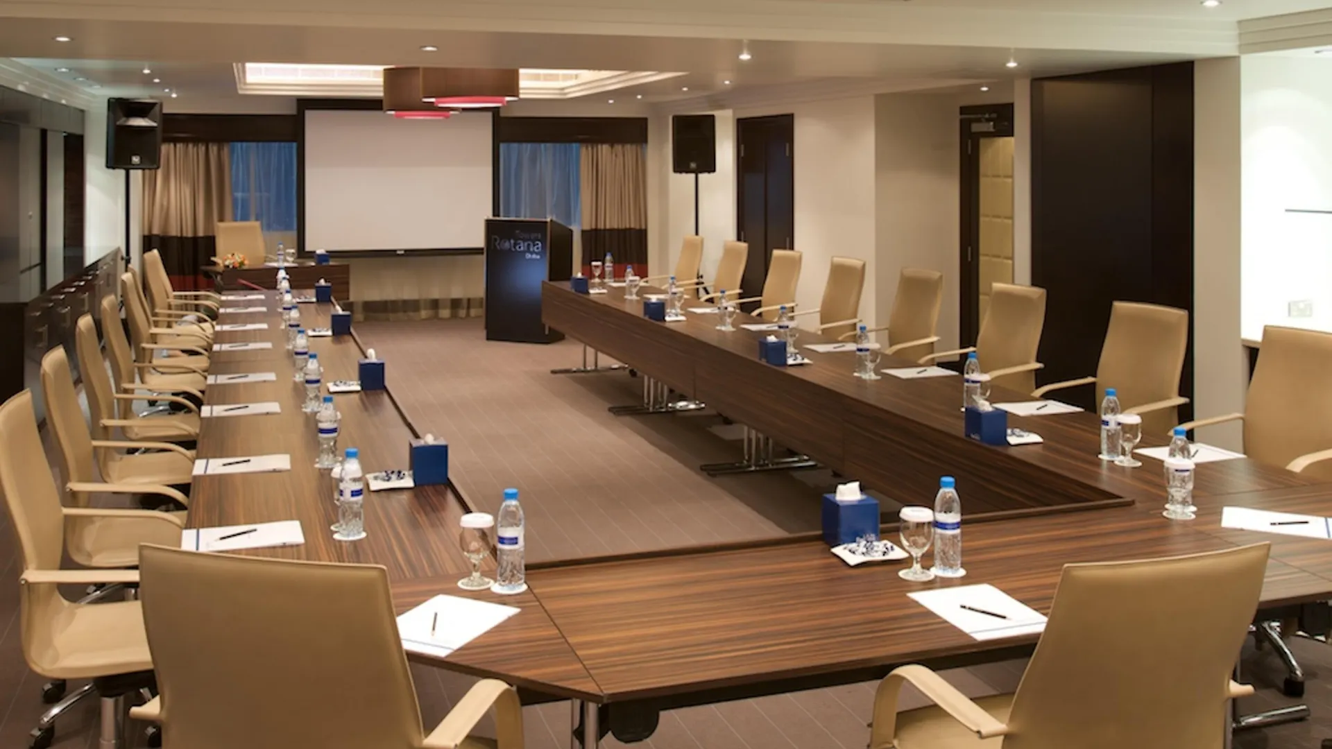 Hotel Towers Rotana - Dubaj 4*,